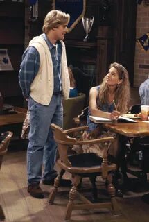 Mark-Paul Gosselaar and Anne Tremko in Спасённые звонком: Годы колледжа (19...