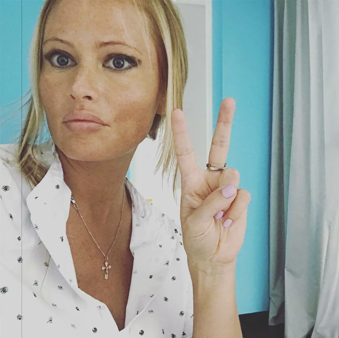 Борисова 2021. Почему у даны борисовой трясутся руки. Почему у даны борисовой трясутся руки. Лекарства от трясущихся рук. Фото даны борисовой в купальнике сейчас.