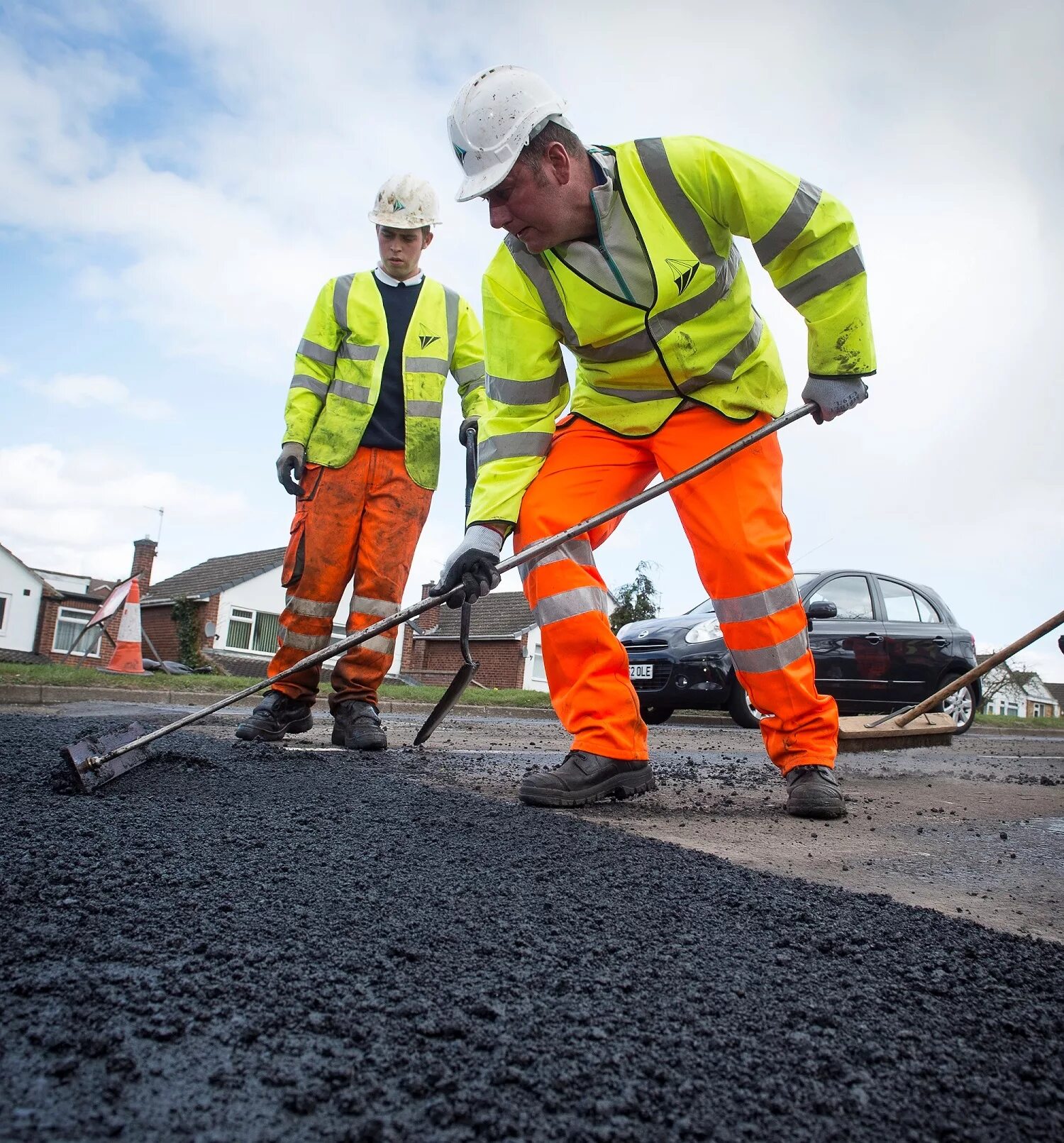 Асфальт. Стройка асфальт. Работники асфальта. Асфальт мастер. Repair roads