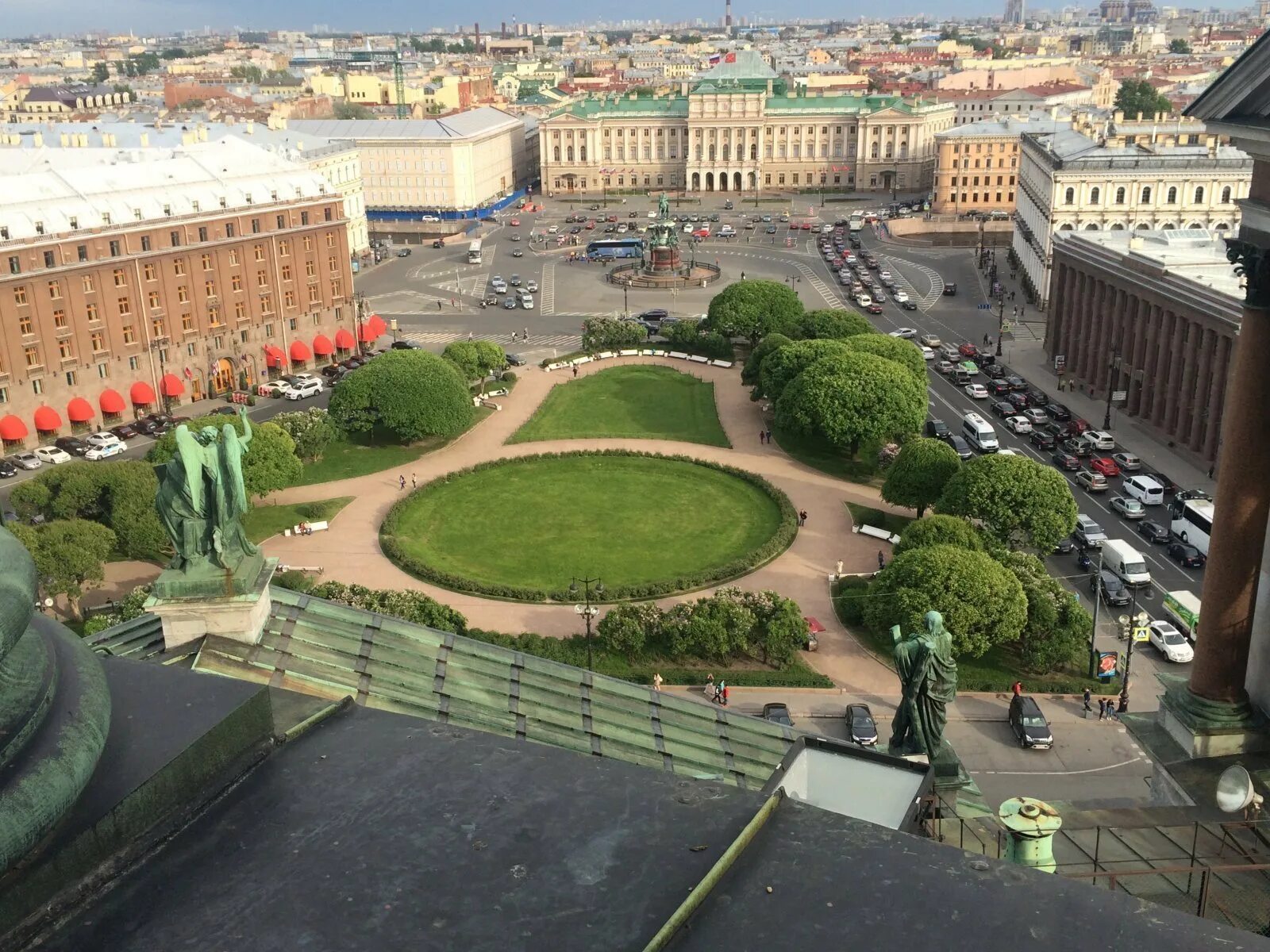 Название площади в петербурге. Исаакиевский сквер в санкт-петербурге. исаакиевская площадь. исаакиевская площадь ансамбль. санкт петербург сенатская площадь исаакиевский собор.