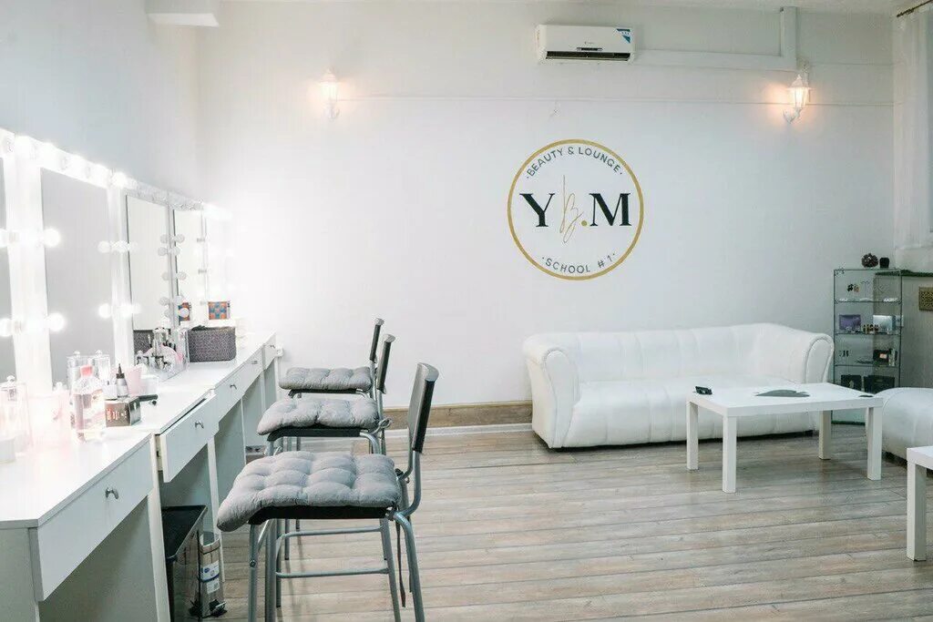 Студия маникюра и визажа. Студия бровиста интерьер. Студия красоты брови. Салон красоты брови и ресницы. Салон бровиста.