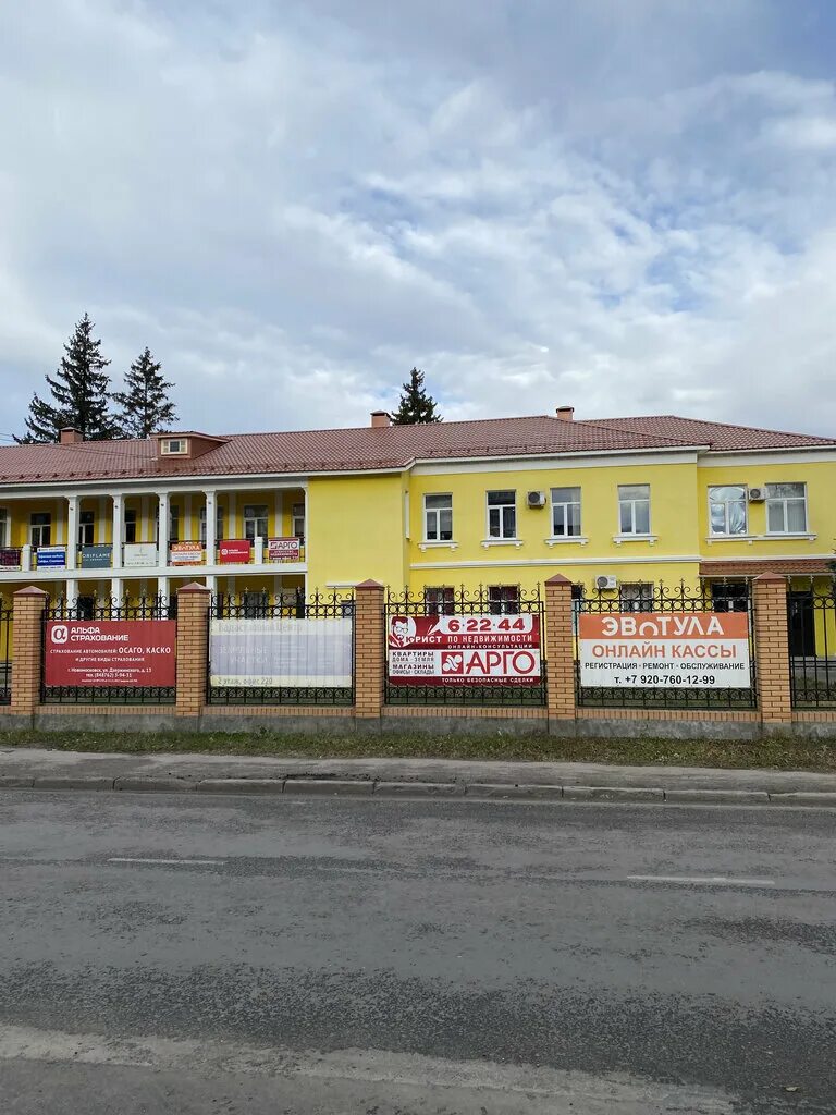 ⚡ На площади Дзержинского меняют окна