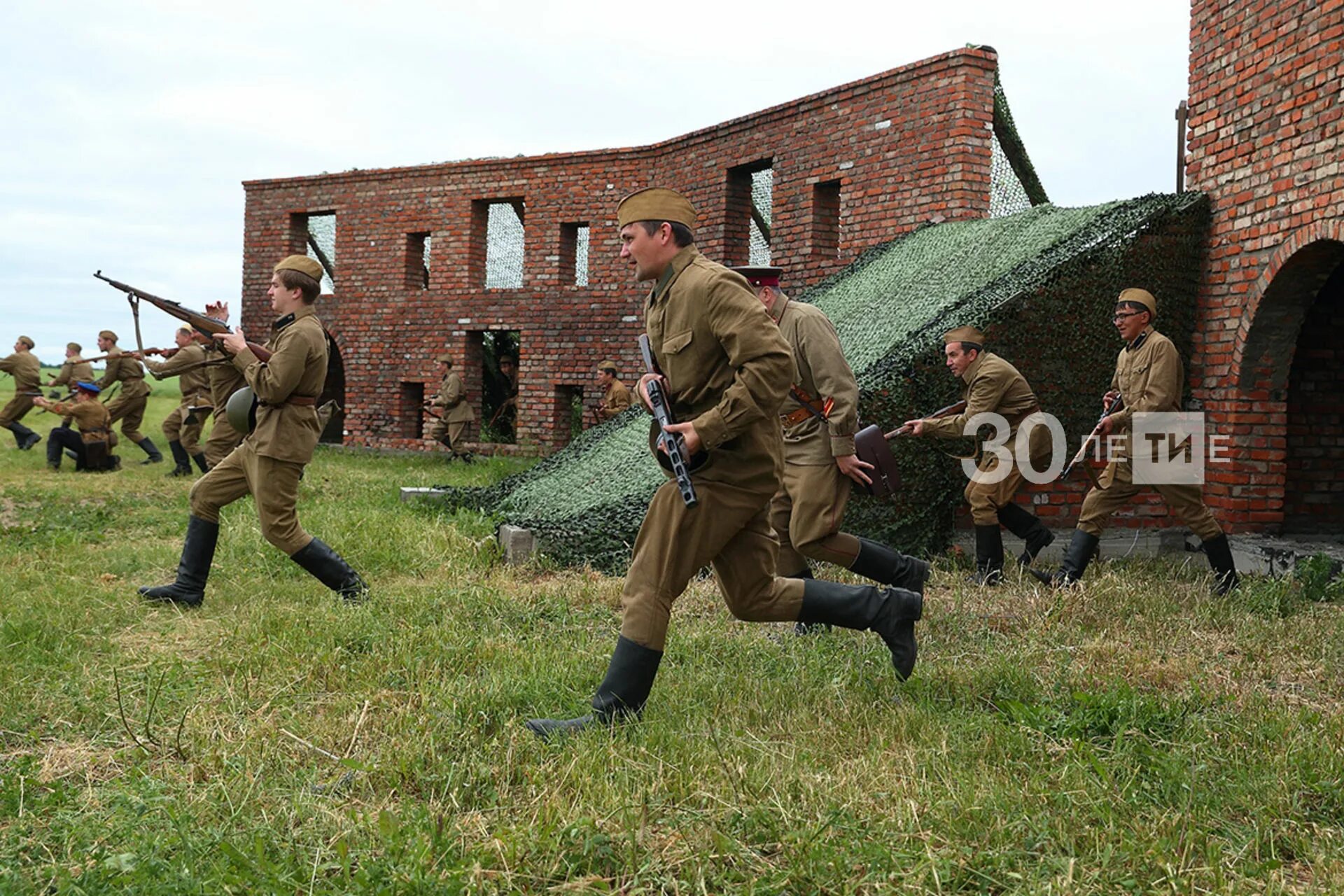 Штурм Брестской крепости 1941. Оборона крепости Брест. Брестская крепость бои в 1941. Брестская крепость оборона казармы. Брест военных