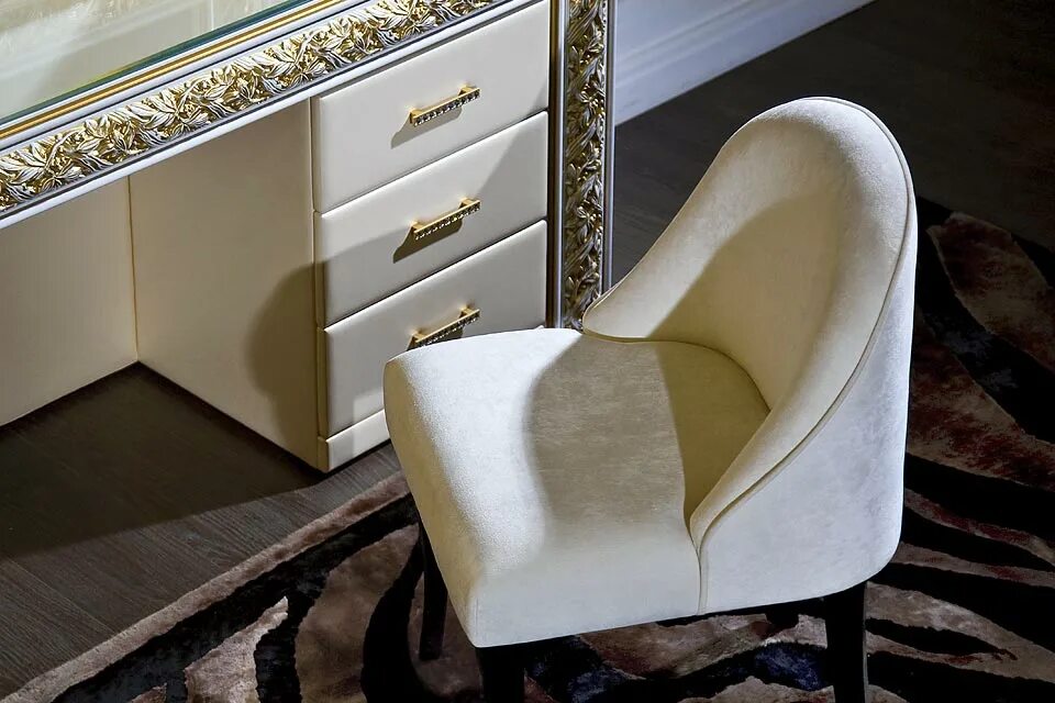 Мягкий стул для туалетного столика. Стул для туалетного столика со спинкой мягкий. Деревянный стул с круглой спинкой. Стул для туалетного столика. Табуретка к туалетному столику.