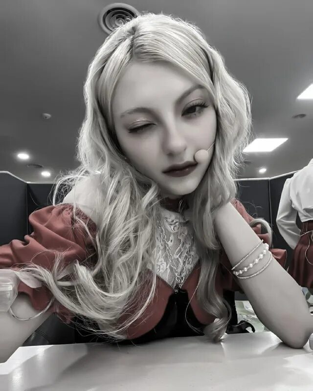 Мария емельянова кпоп. Джиын x:in. Нова xin. Xin участницы. Нова из группы x:in.