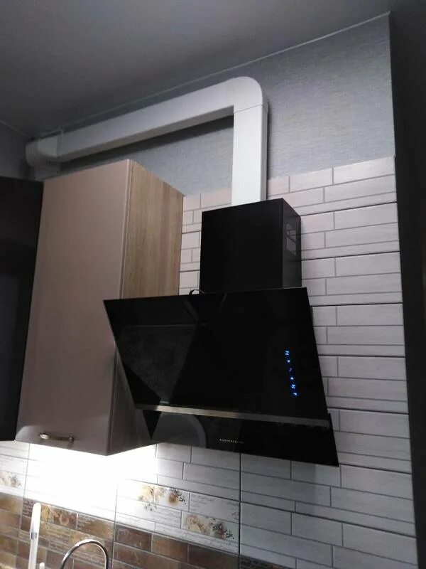 Gutter down pipe used as kitchen extractor hood pipe. Kitchen idea Kitchen venti