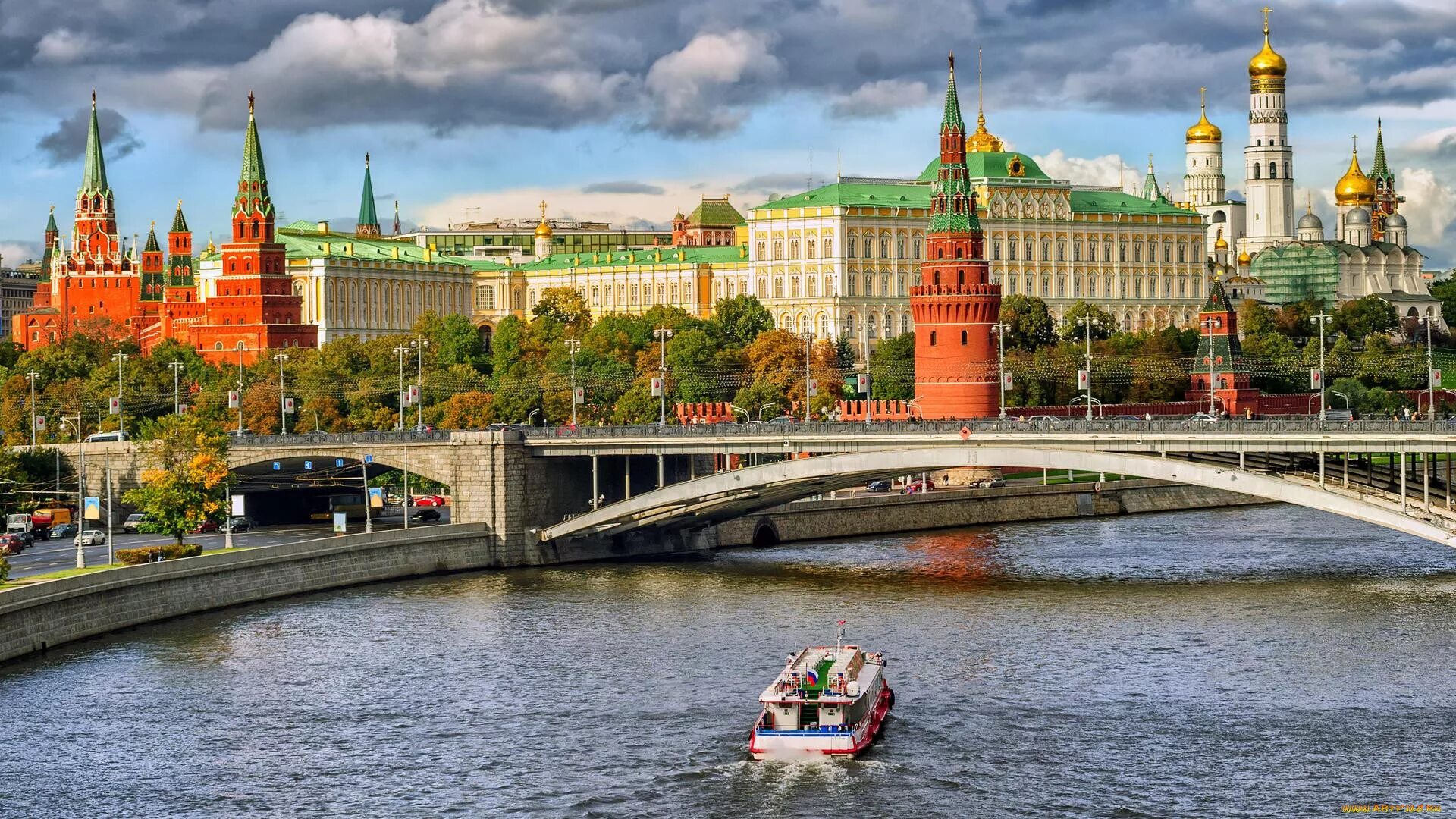 Популярные города москвы. Резиденция президента России в Московском Кремле. Москва Кремль Москва река. Московский Кремль Moscow Kremlin. Москва - столица России.