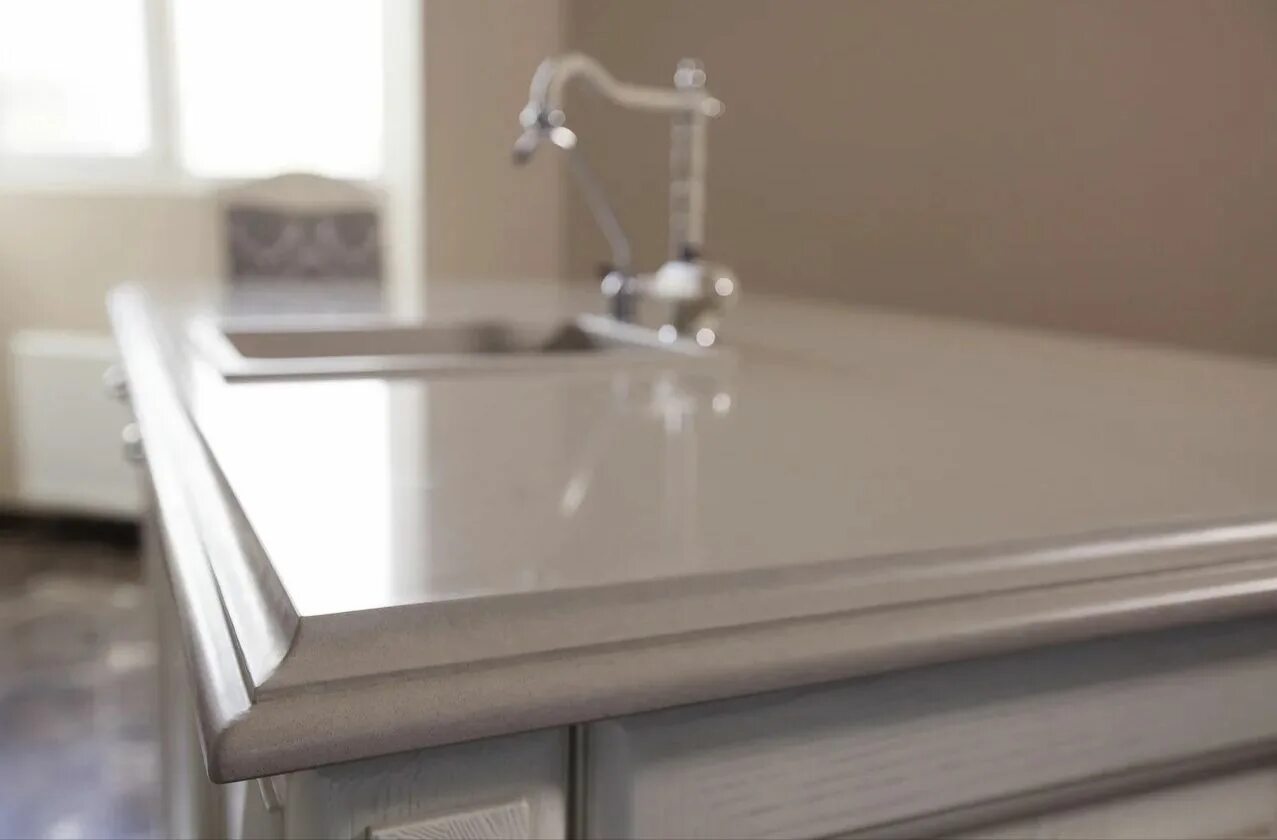 Кварцевый агломерат мрамор гранит. Столешница кварцевый агломерат лигрон. Lg hi-macs t001 black hole. Столешница из искусственного камня corian. Что такое фаска на столешнице кварц.