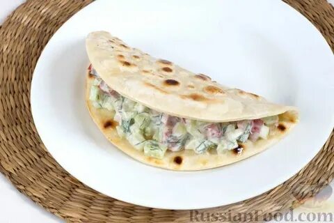 Круглая лепешка с начинкой