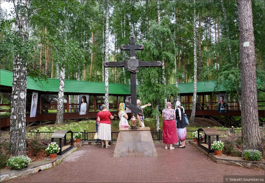 Романовы екатеринбург ганина яма. Монастырь ганина яма екатеринбург. Монастырь святых царственных страстотерпцев в екатеринбурге. Ганина яма это. Ганина яма это.