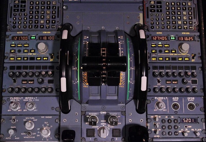 Airbus system. Airbus a320 кабина. airbus a320 панель управления. airbus a320 кабина пилотов. кабина airbus a320 приборная панель.