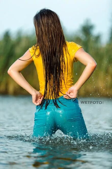 Футболки шорты Ключевая вода. Swim in clothes Signage. Soaking wet. Soaked wet College. You get me so soaked