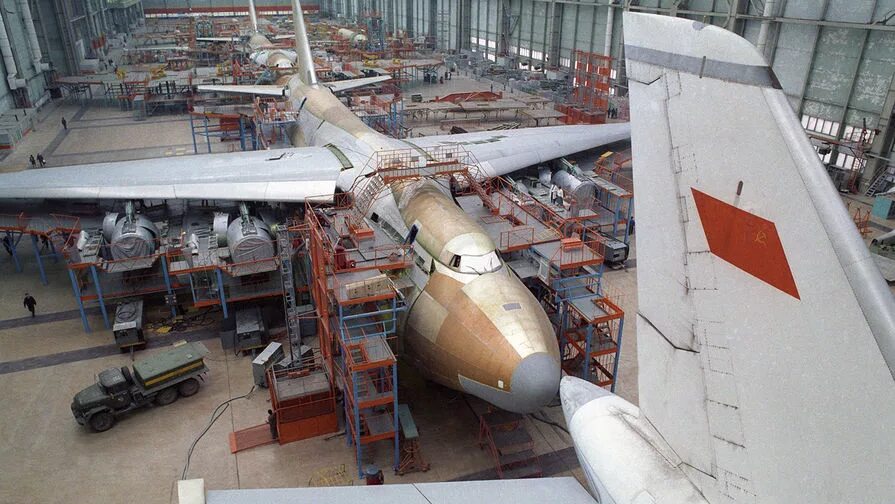 мерседес е завод. завод 124. ульяновский авиационный завод "авиастар-сп". конвейер мерседес 124. литейный цех старый.