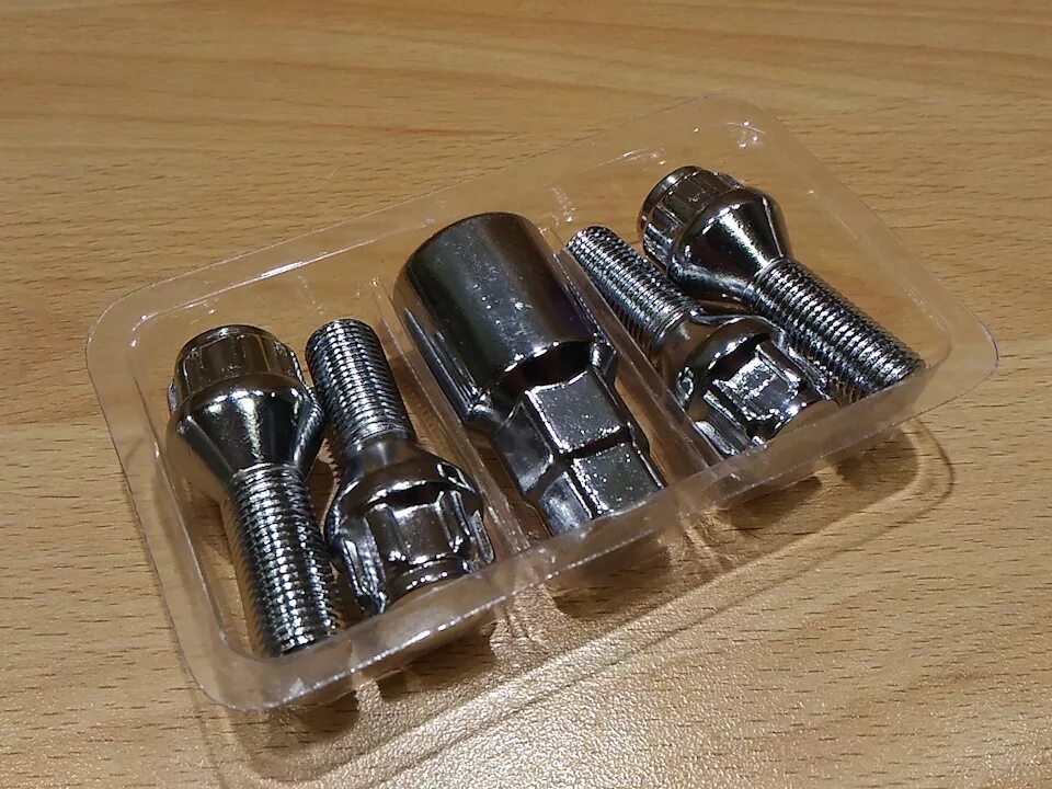 Крепление переднего колеса лада гранта передние. Болт колесный веста литье размер. Болт колесный приора нержавеющий. Болты на диски гранта. Болты на r13 ваз 2107.