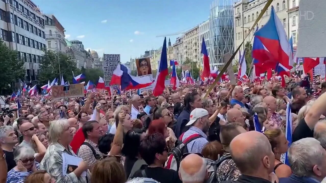 Подал в отставку 2025