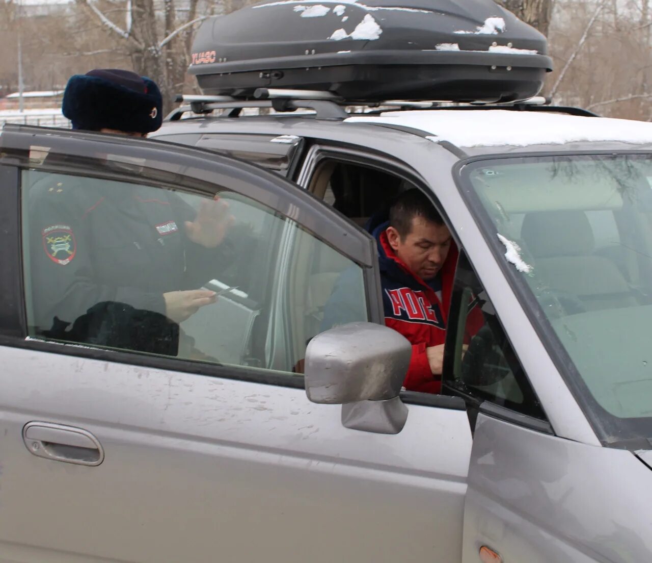 водитель фирмы. водитель грузового такси. требуется водитель. требуется водитель. уехать на машине красноярск абакан.