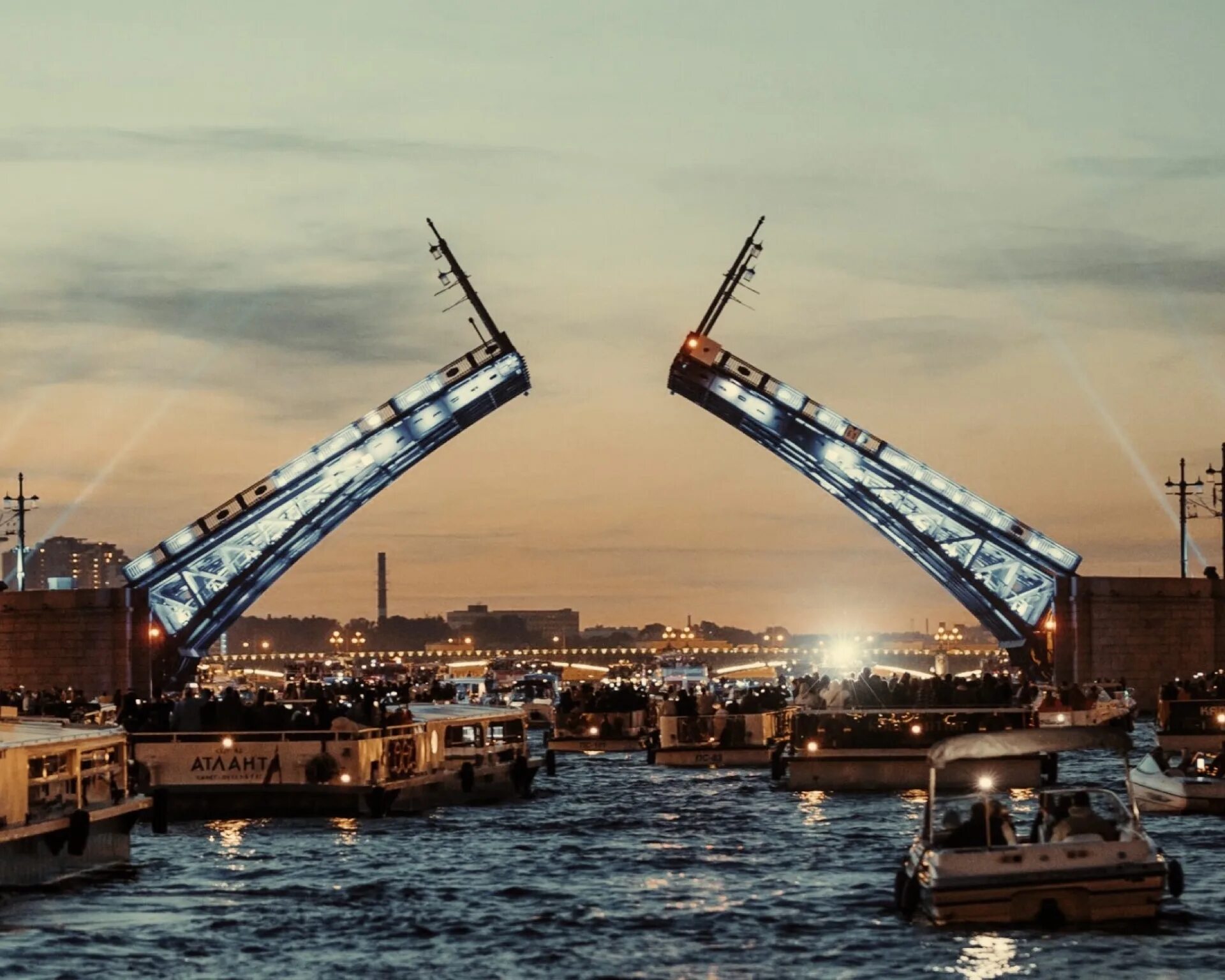 Какой мост перед установкой доставляли по воде. Какой мост перед установкой доставляли по воде