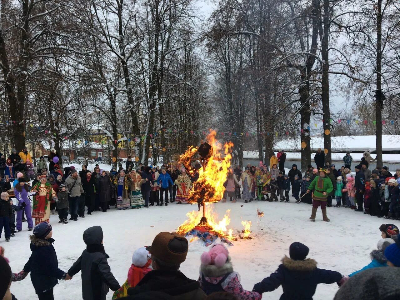 Картинки прощание с масленицей. Прощание с Масленицей. Прощай Масленица. Прощай Масленица картинки. Прощай Прощай Масленица.