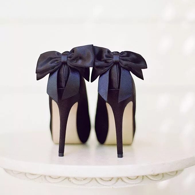 Туфли на шпильке с бантиком. Туфли с бантом. Туфли с бантиком. Туфли на каблуке с бантом. Босоножки на каблуке.