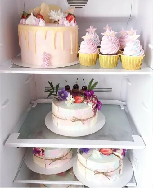 Сколько торт без холодильника. Холодильник кондитера. Холодильник для тортов. Холодильник для тортов домашних. Хранение тортов.