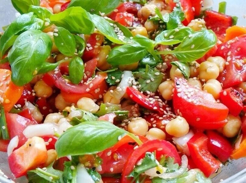 салат с нутом и помидорами