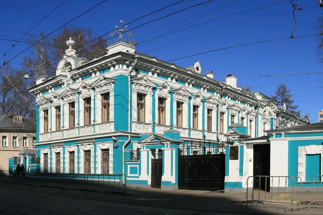 Исторические здания москвы науки и современных технологий. Усадьба Бахрушина на Новокузнецкой. Особняк к. п. Бахрушина. Особняк Бахрушина на ул. Новокузнецкая. Особняк Алексея Бахрушина Гиппиус.