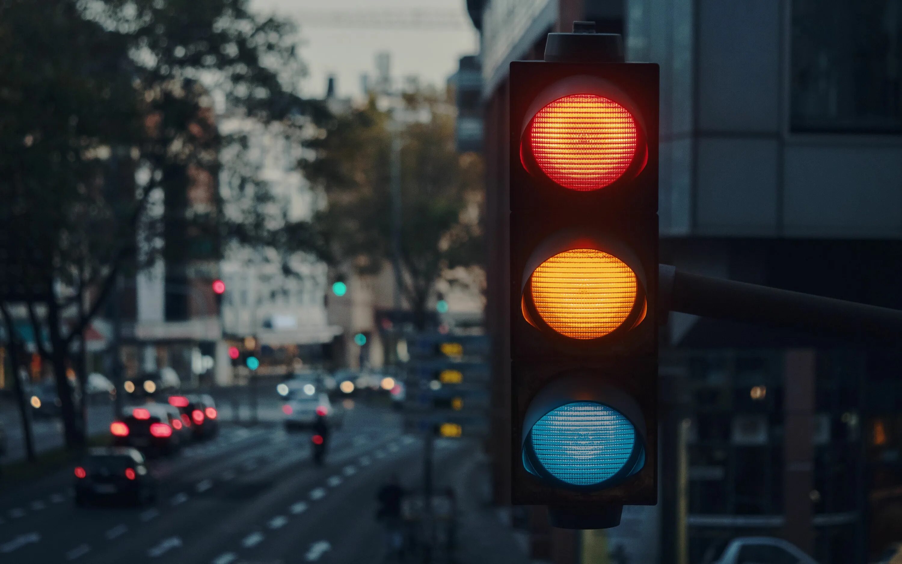 Turn right the traffic lights. Светофор traffic lights. синий светофор в японии. светофор с синим цветом.