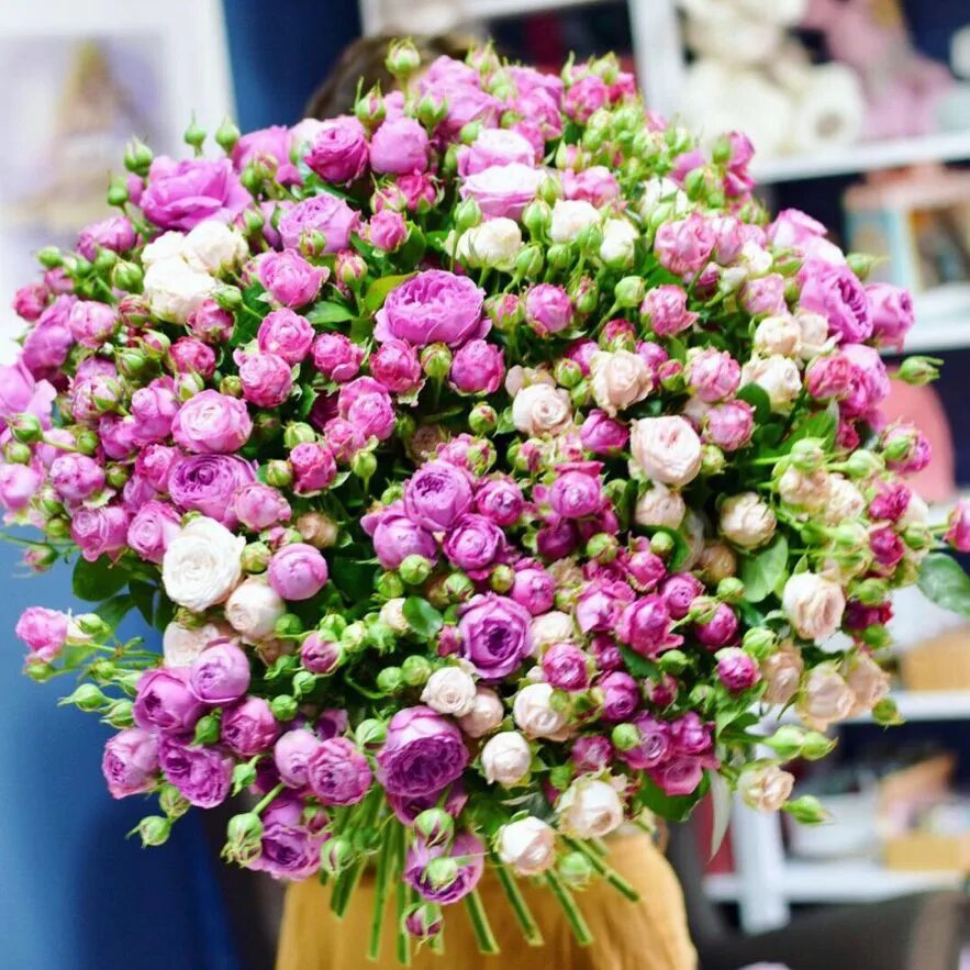 Большая охапка. Шикарный букет роз. Шикарные большие букеты. Красивый букет цветов. Огромный букет цветов.