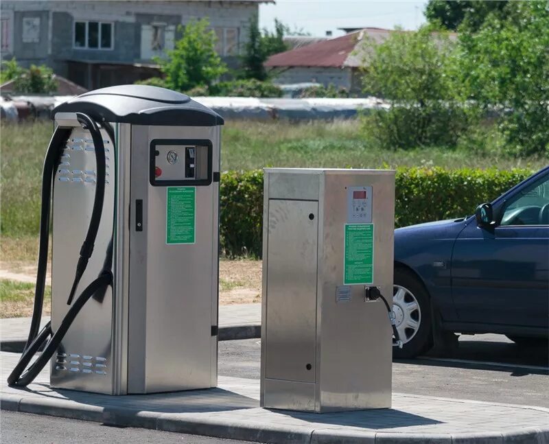 Подкачка колес на заправке лукойл. Бензозаправки россии. Заправочная станция газпрома для оплаты. Азс esco. Азс волга петролеум.