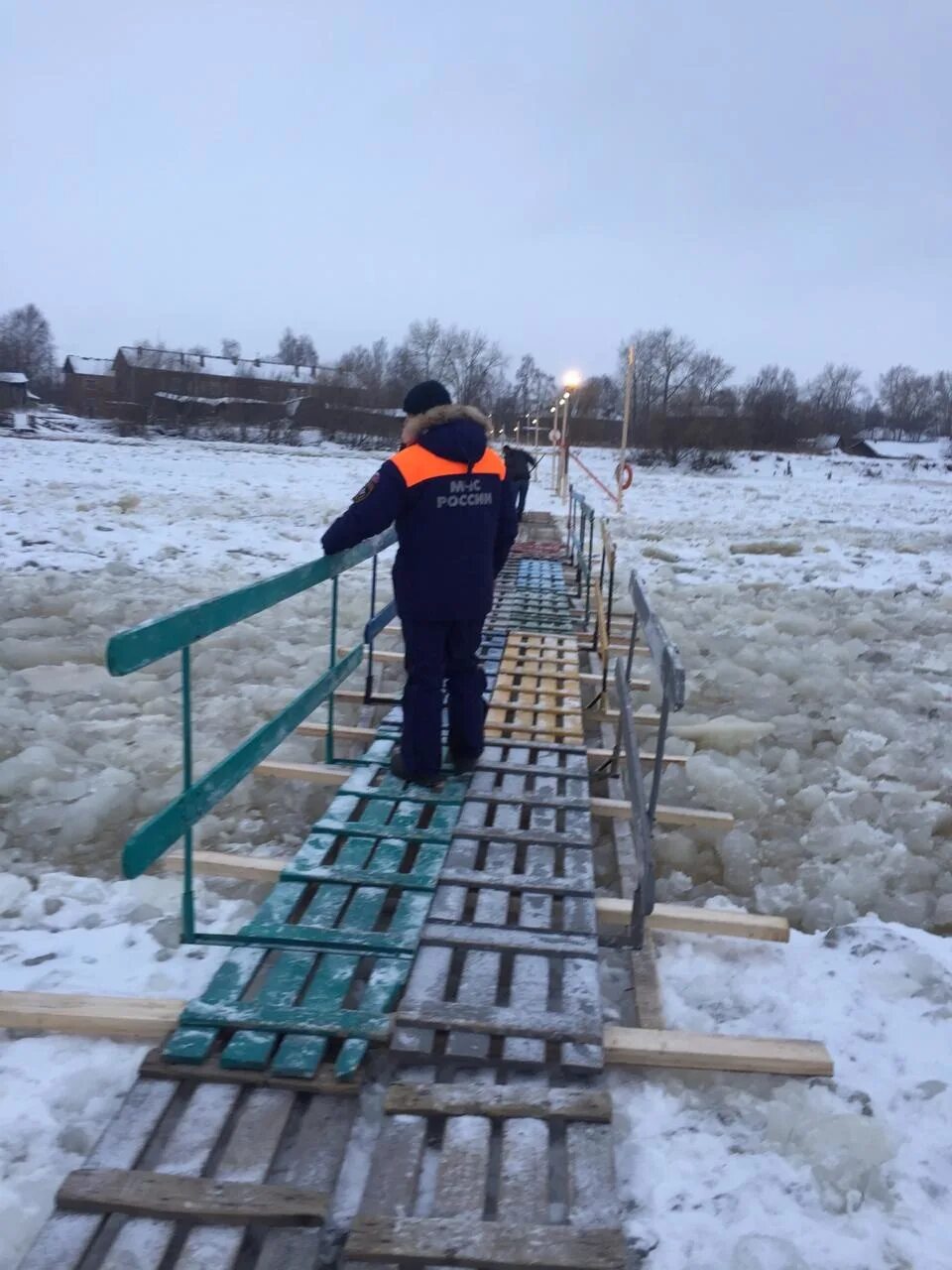 Переправы архангельск. Ледовая переправа Архангельск. Ледовая переправа Большеречье 2020. Архангельск Ледяная переправа. Ледовая переправа Архангельская область.