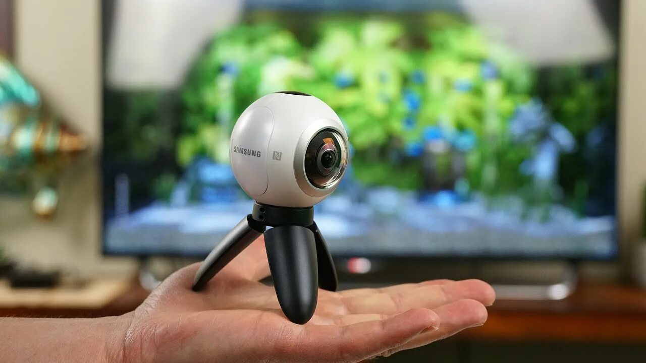 Умные камеры 360. Samsung Gear 360. Камера Samsung Gear 360. Самсунг Геар камера. Панорамная камера 360 Samsung.