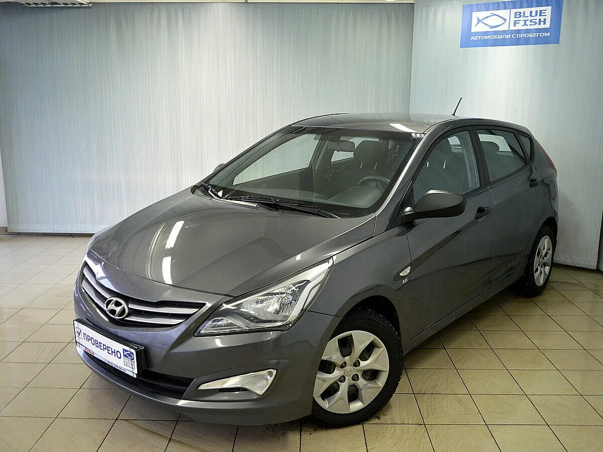 Hyundai Solaris 1.6 2015. Hyundai Solaris Рестайлинг 2015 1.4 at серый хэтчбек. Hyundai Solaris 2015 серый. Солярис хэтчбек серый.