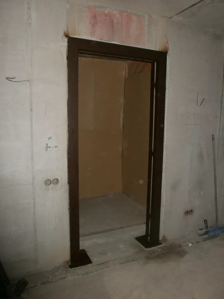 Усиление проемов в несущих стенах панельных домов чертеж. Усиление проемов в блочных стенах. Пробивка проема. Усиление дверного проема чертеж. Алмазная резка расширение проемов.