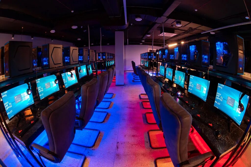 компьютерный клуб. игровой компьютерный зал. игровой компьютерный зал. компьютерный клуб. дизайн игрового клуба.