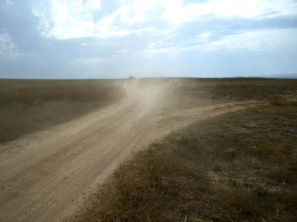 Пыль дорога да степной бурьян. Дорога в степи. Пыльная дорога степи. Степные дороги. Степь дорога асфальт.