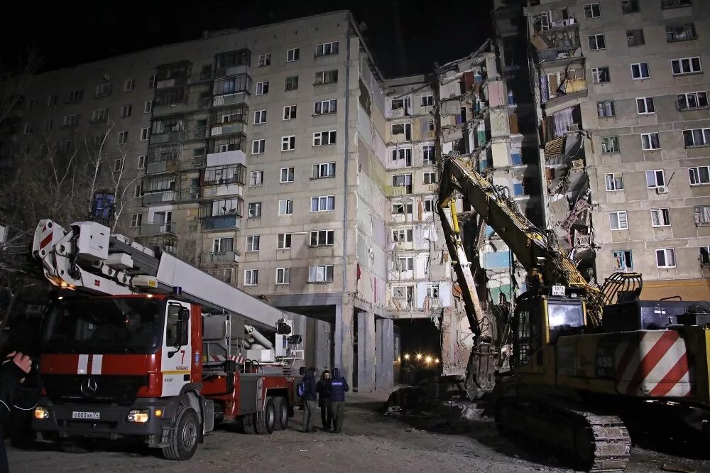 Магнитогорск дом сегодня. Взрыв газа в Магнитогорске. Взрыв газа в многоэтажном доме Магнитогорск. Взрыв газа Сергиев Посад дом расселили. Взрыв жилого дома в Магнитогорске (2018) фото.