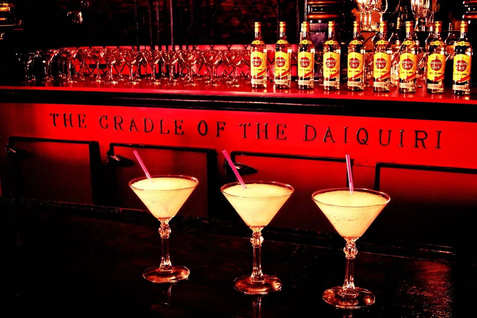 Мистер хелп энд френдс бар москва. Твой бар киев. Любимый бар. Бар mr. Гавана хемингуэй бар floridita.