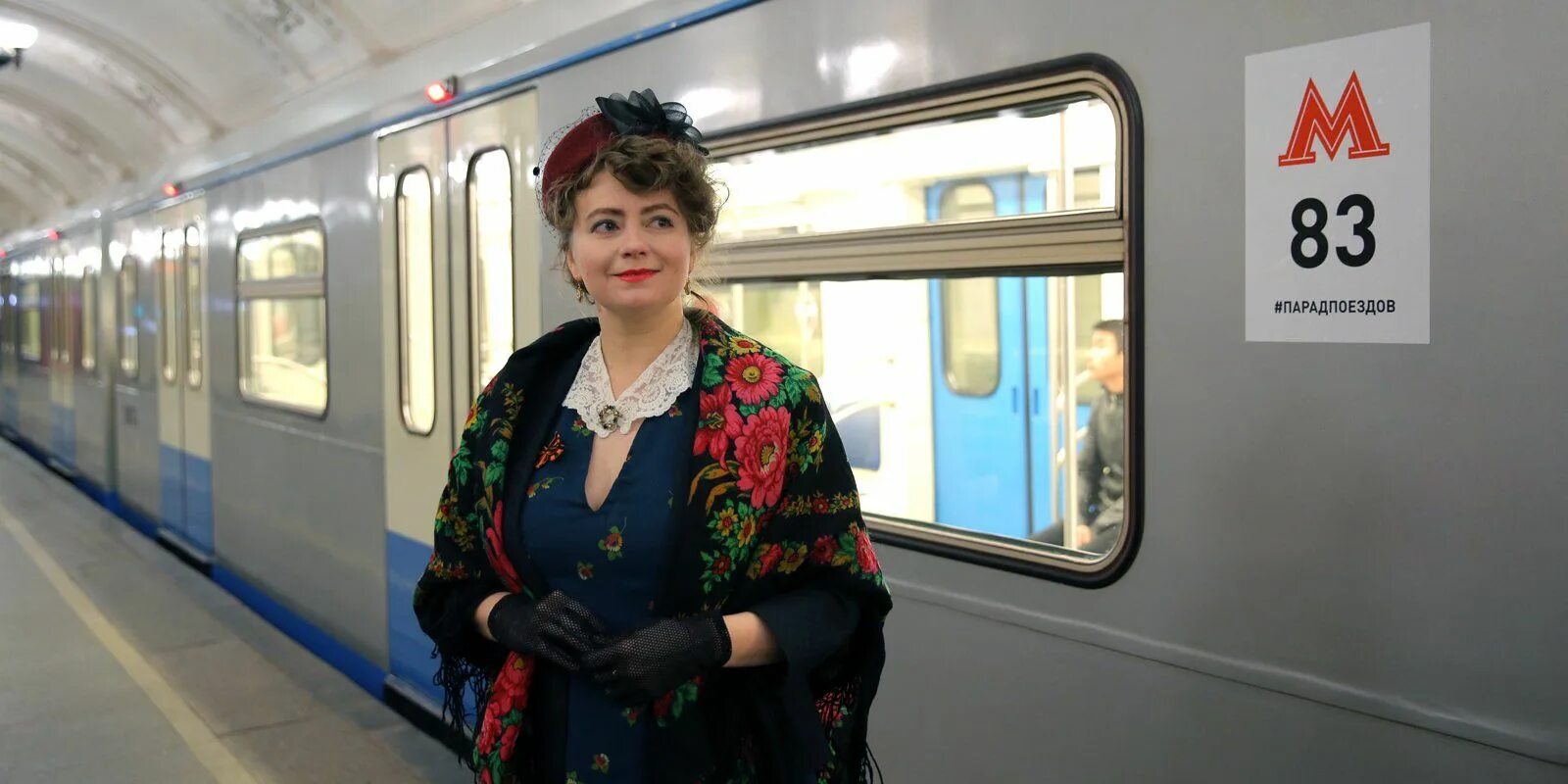 Купить поездки метро. Парад поездов. Девушки в вагоне метро ретропоезда фото. Короткая поездка метро ретропоезда девушки. Московской подземке исполнилось 88 лет.