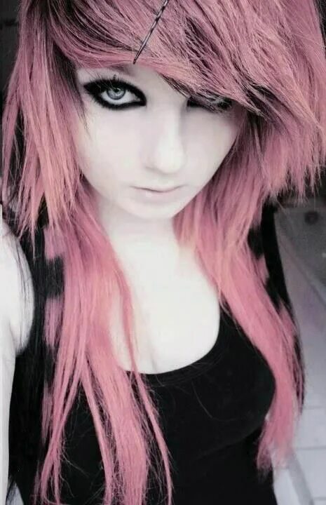 Emo Style for Men: Revive the 2000s Vibe