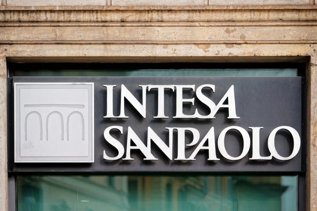 Intesa sanpaolo. Интеза Санпаоло. Intesa Bank Italy. Банк Intesa Sanpaolo Италия логотип. Интеза логотип.