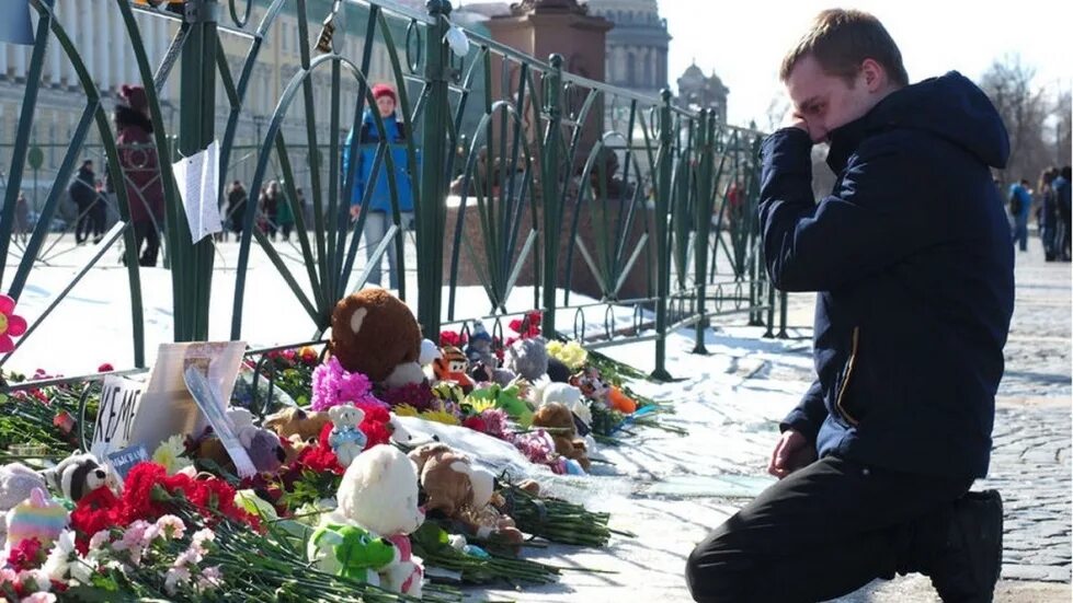 Список погибших в торговом центре. Зимняя вишня Кемерово 2018. Зимняя вишня Кемерово могилы.