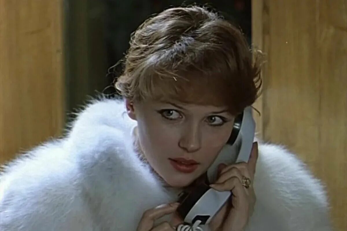 Александра яковлева актриса чародеи. Кто поет в чародеях за яковлеву. Валентин гафт в фильме чародеи. Александра яковлева чародеи. Кто поет в чародеях за яковлеву.