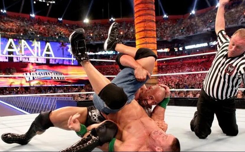 Син против. The rock vs john cena. дуэйн джонсон vs джон сина. дуэйн джонсон против джона сины. john cena wrestlemania 28.