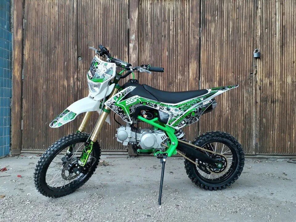 Питбайк 125 кубов бсе. Румфи зел. Брэд питт сейчас 2022. Логотип спортивного питания. Брэд питт блондин.