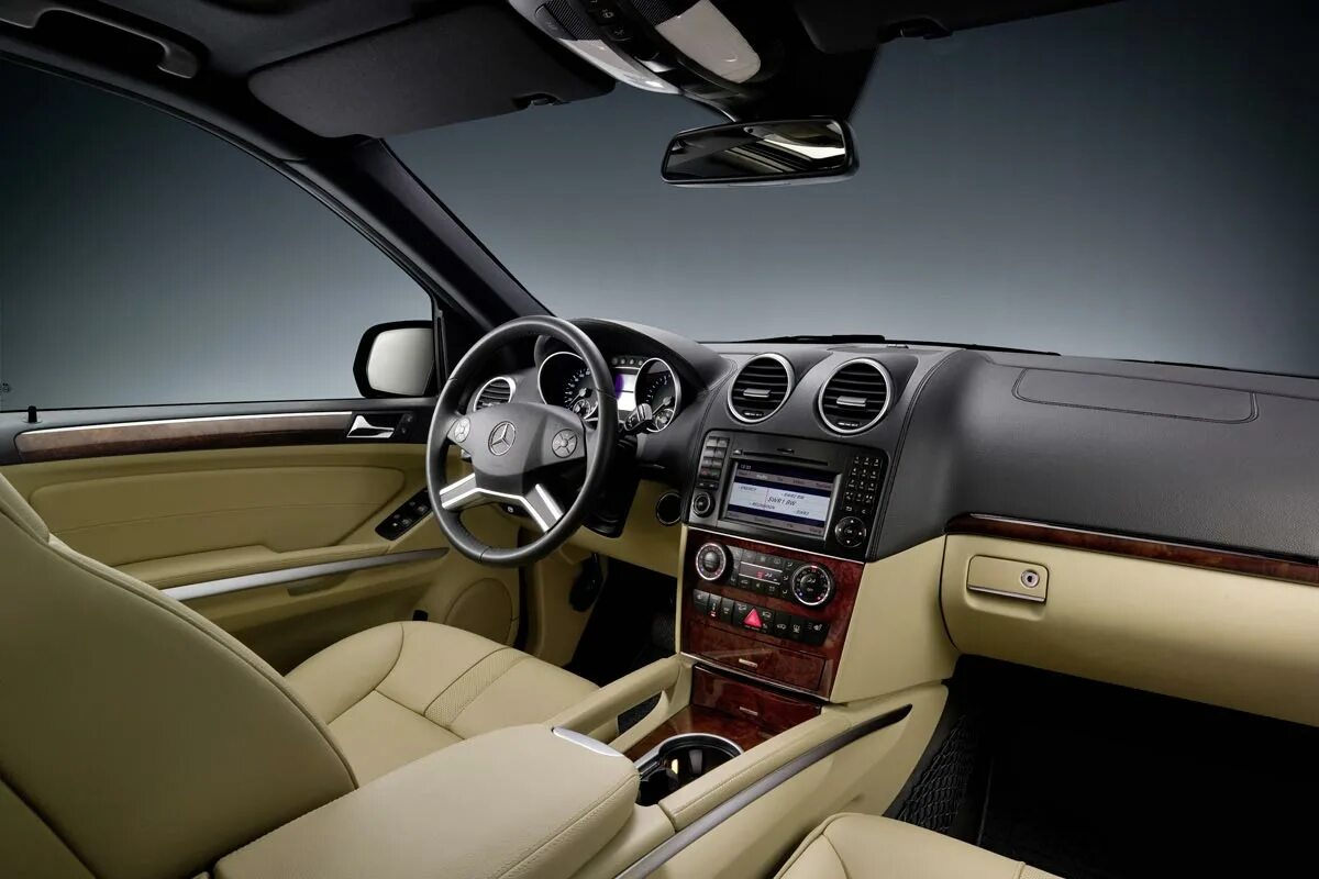 Mercedes ml 350 салон. Mercedes benz ml 320 салон. Mercedes-benz m-class ml 350. Mercedes ml w166 салон. Mercedes benz ml 350 2014.