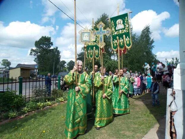 Новгородская область крестцы на неделю. Храм Святой Троицы Крестцы. Храм Святой Троицы Крестцы Новгородской области. Посёлок Крестцы Новгородской области. Поселок Крестцы Новгородская Губерния.