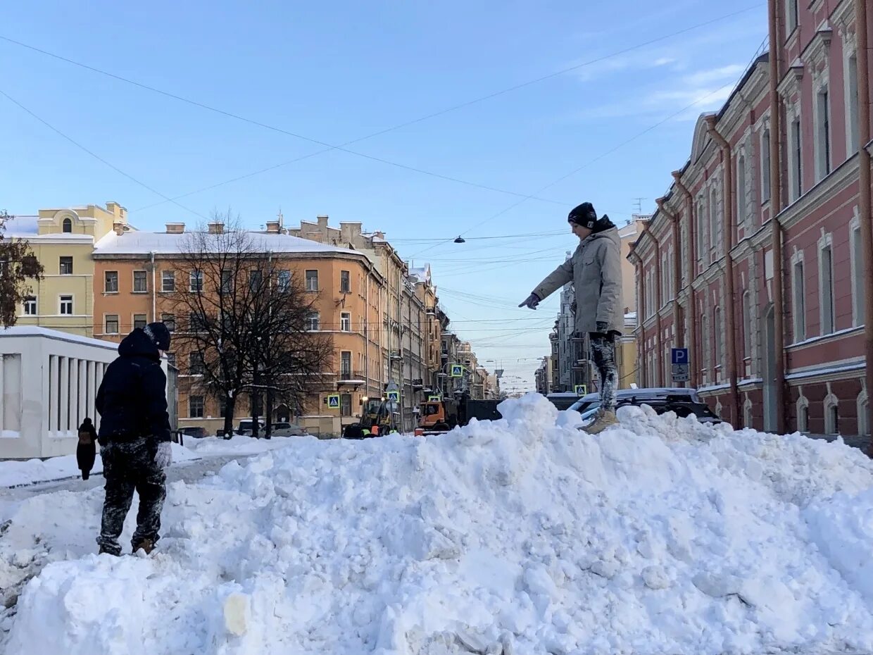 Высота выпавшего снега. Снег в Петербурге. Сугробы в Санкт Петербурге. Снегопад в Санкт-Петербурге. Снегопад в СПБ.