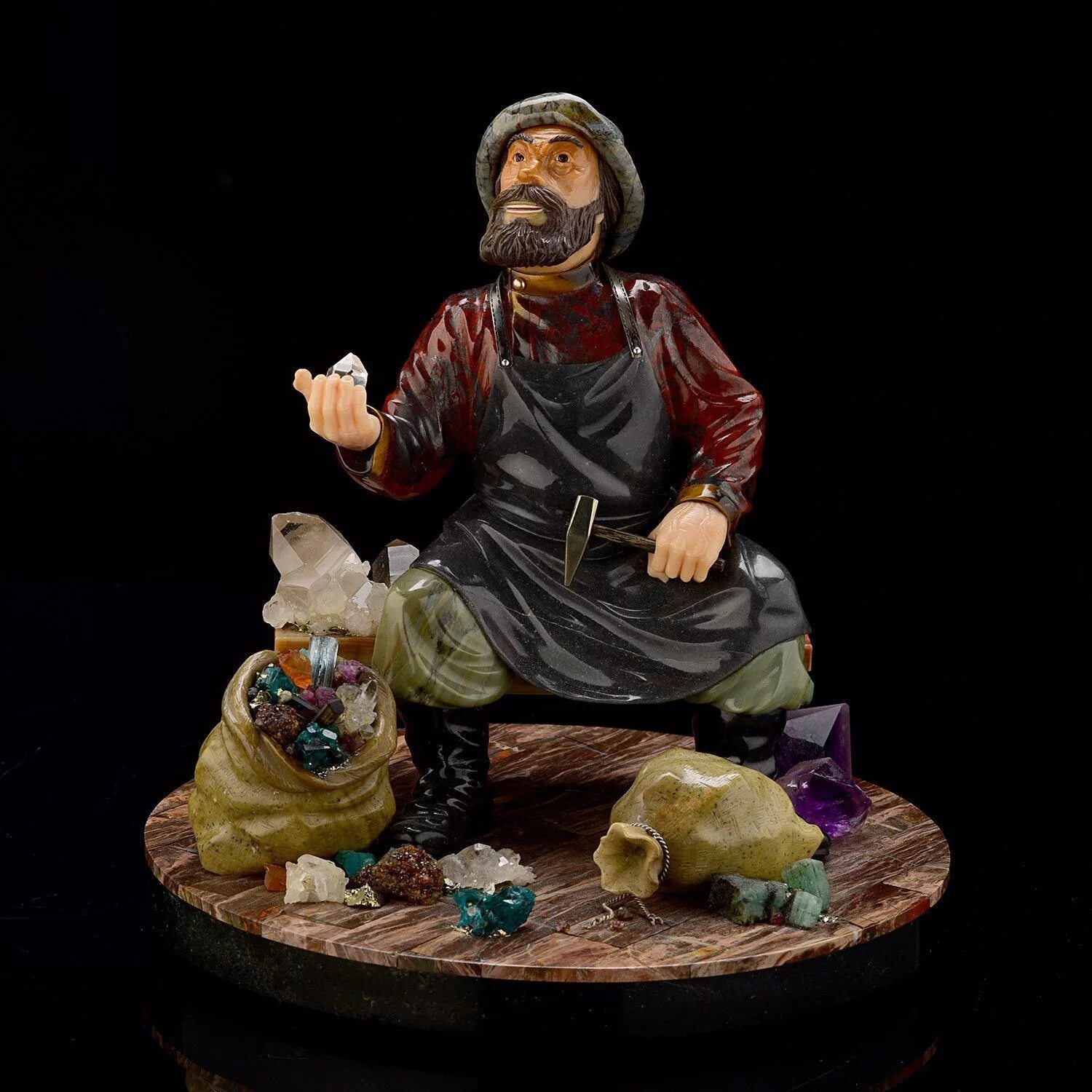 Уральские самоцветы поделочные камни. Уральская резьба по камню камнерезное. Уральские самоцветы. Уральская резьба по камню камнерезное. Мастер камнерез.