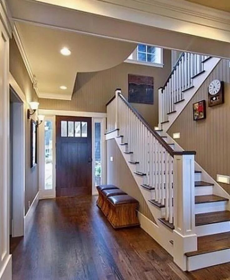 Гостиная с лестницей в частном доме. Покажи 1 этаж и 2 этаж. Лестница в лвух этажном доме. Покажи 1 этаж и 2 этаж. Двухэтажный дом изнутри.