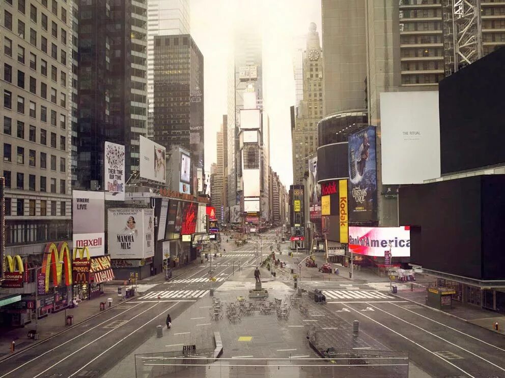 Without humanity. Таймс сквер без людей. Нью-Йорк пустая улица Таймс сквер. Пустой мир. Мир пустой город.